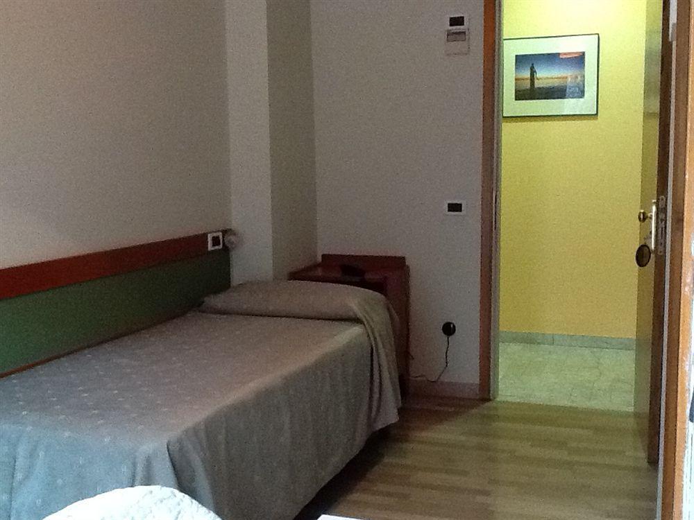Hotel Continental Фано Экстерьер фото