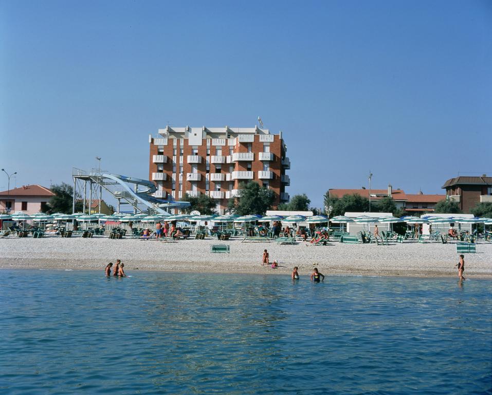 Hotel Continental Фано Экстерьер фото