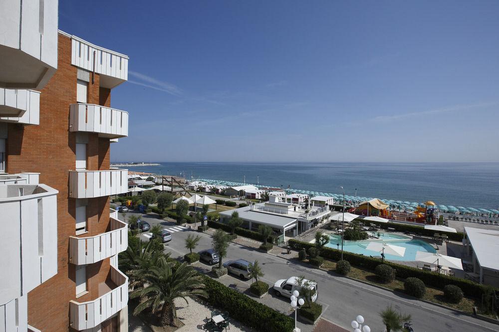Hotel Continental Фано Экстерьер фото