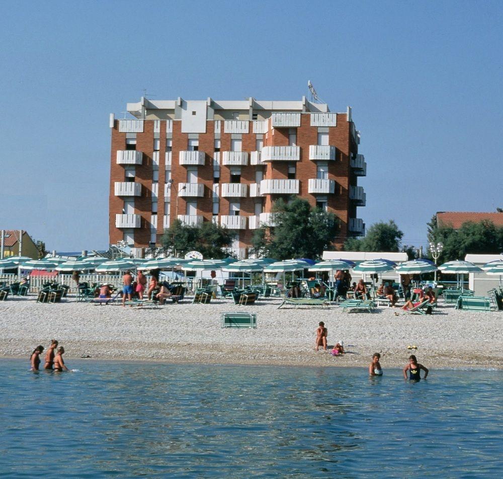 Hotel Continental Фано Экстерьер фото