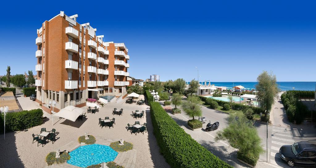 Hotel Continental Фано Экстерьер фото