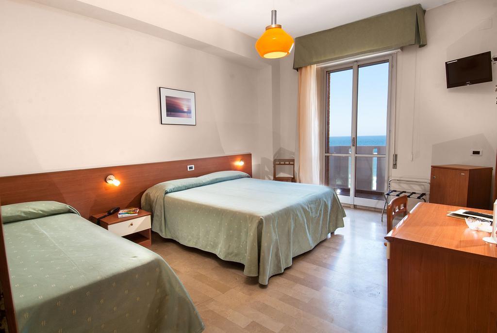Hotel Continental Фано Экстерьер фото