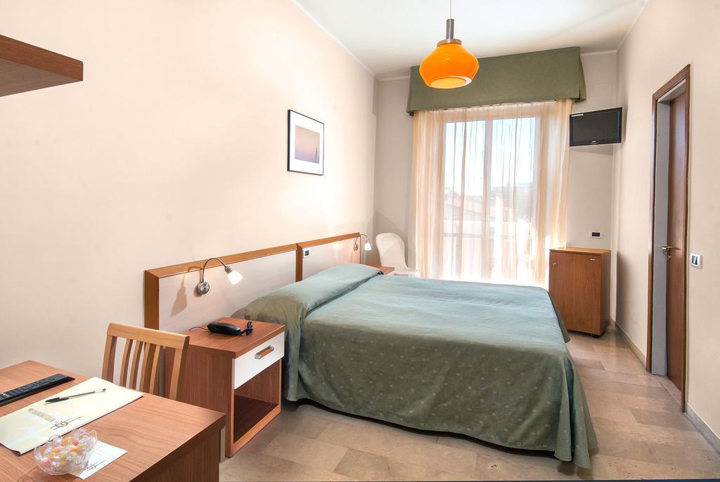 Hotel Continental Фано Экстерьер фото
